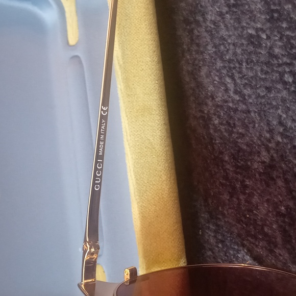 😎 Gucci Cat Eye Sunglasses Red Gold EUC - Picture 8 of 9